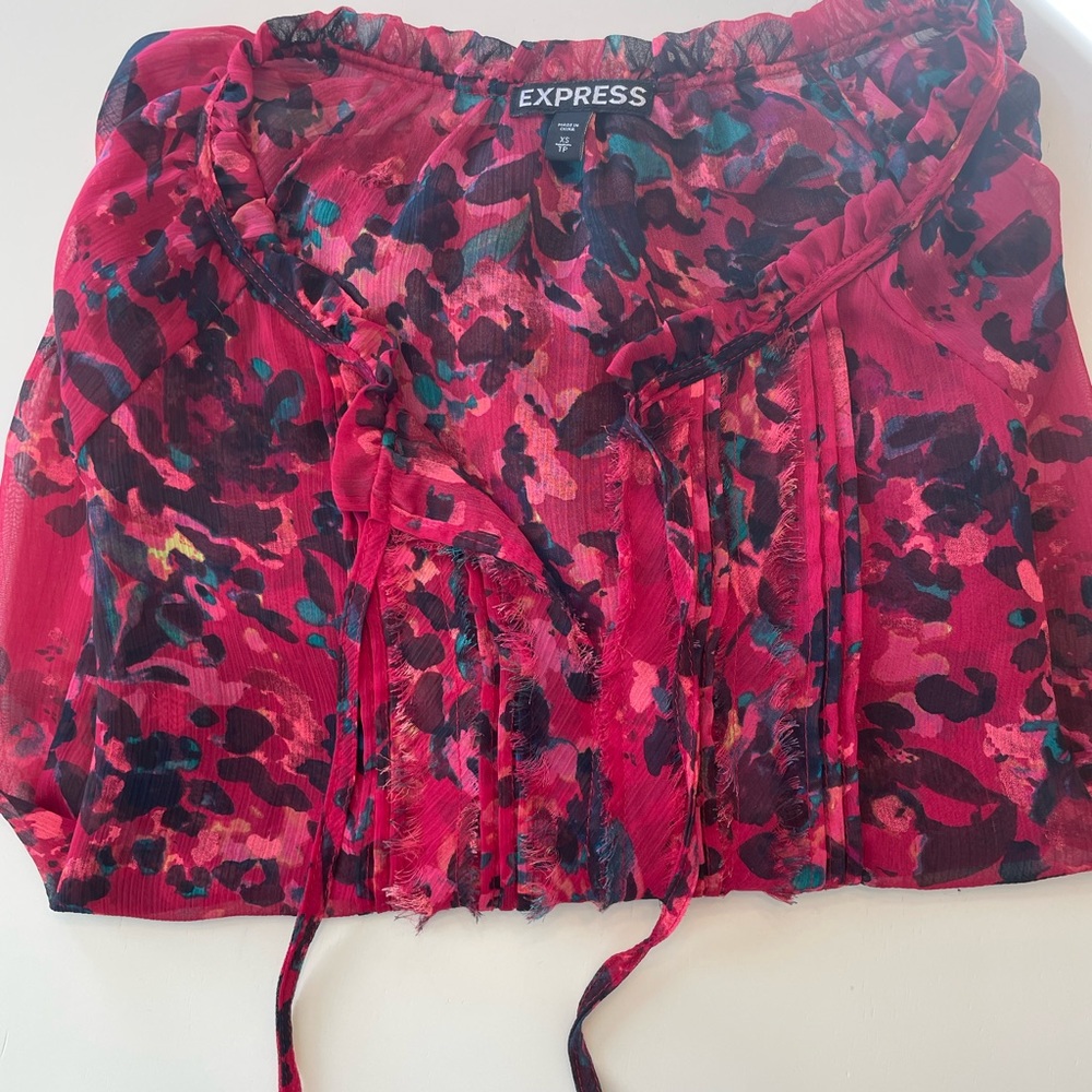 EXPRESS SHEER TOP SZ XSMALL VINTAGE CLASSIC 3/4 sleeves. Rag tag vintage look